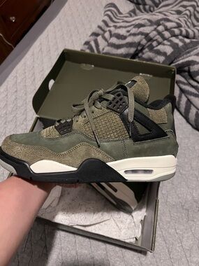 Air Jordan 4 Retro Low - Olive Green Casual Sneakers

shoot me a deal!!:)